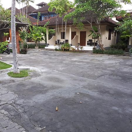 Puspa Ayu Kuta (Bali) Bagian luar foto