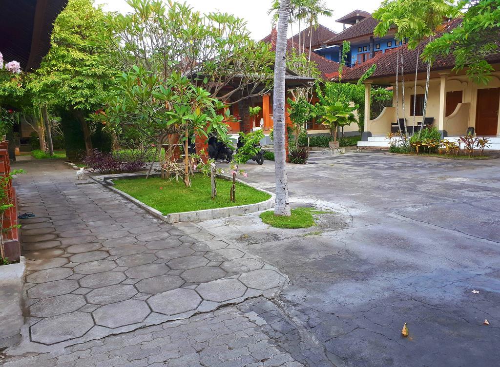 Puspa Ayu Kuta (Bali) Bagian luar foto