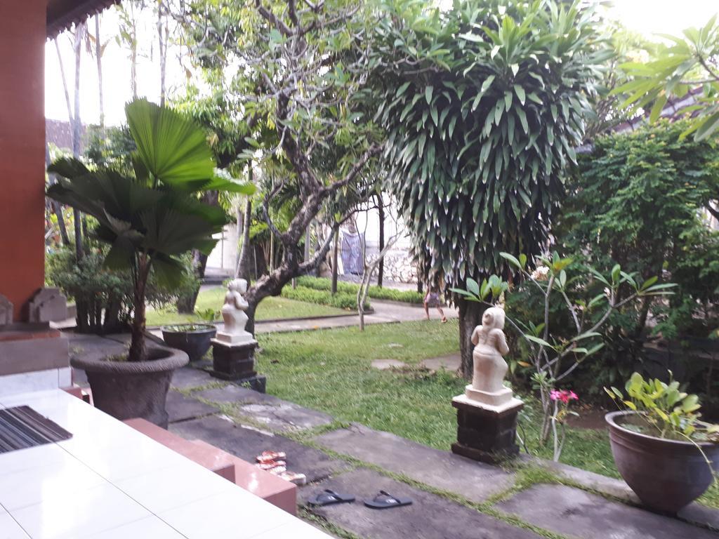Puspa Ayu Kuta (Bali) Bagian luar foto