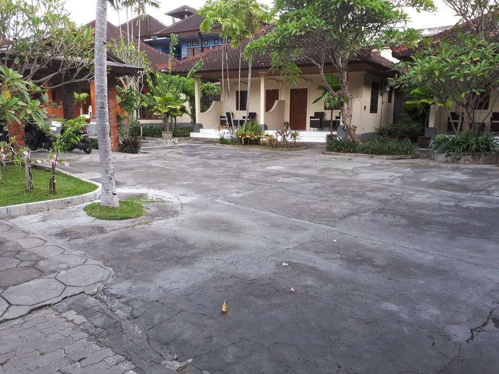Puspa Ayu Kuta (Bali) Bagian luar foto