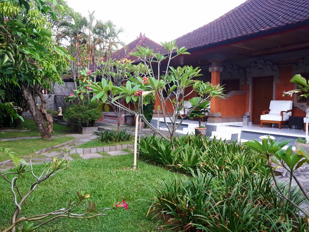 Puspa Ayu Kuta (Bali) Bagian luar foto