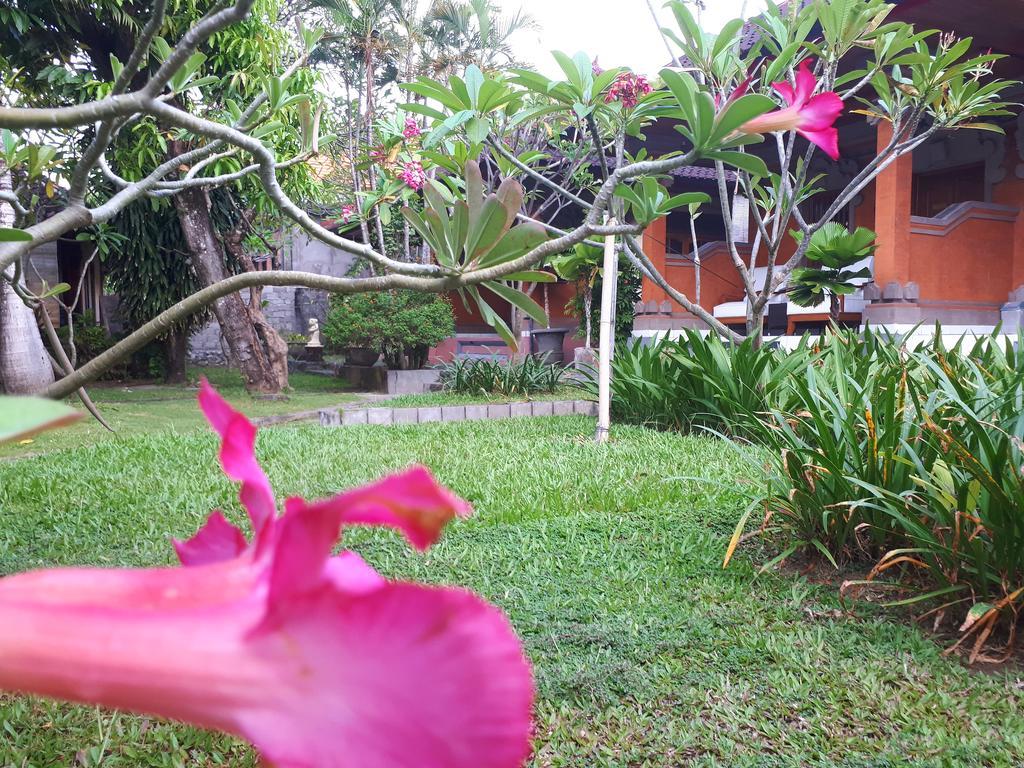Puspa Ayu Kuta (Bali) Bagian luar foto